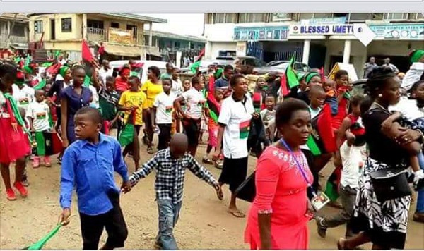 Biafran children protest