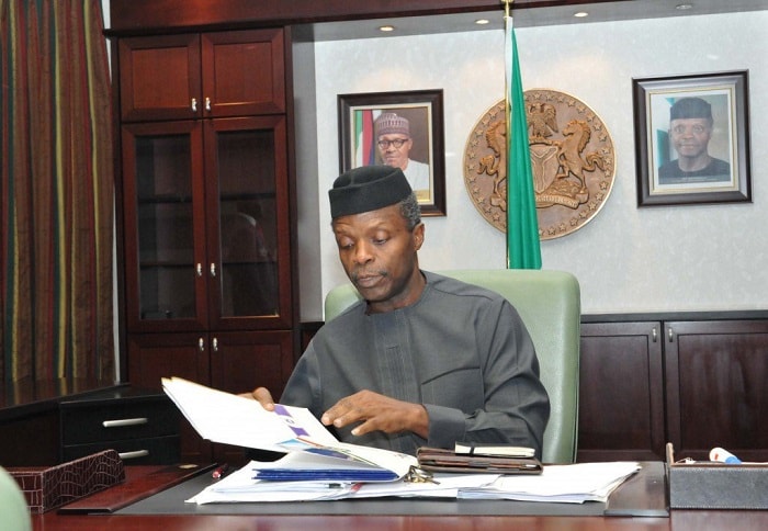 osinbajo signs 2017 budget