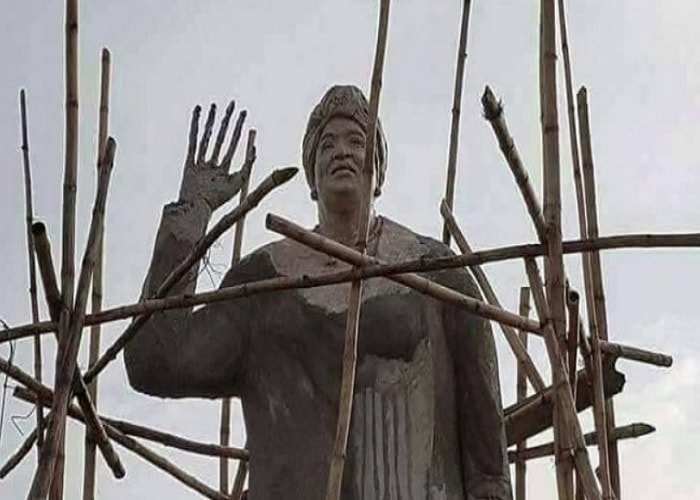 Okorocha erects statue in honour of Sirleaf