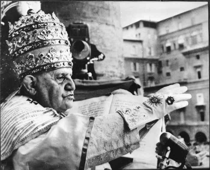 About The Vatican And The Popes Of History