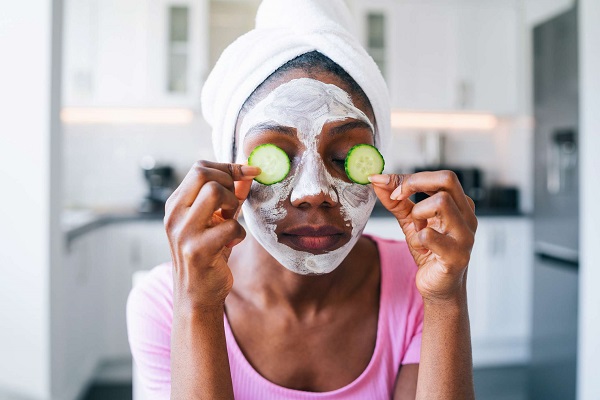 Benefits Of Putting Cucumber Slices On Your Eyes